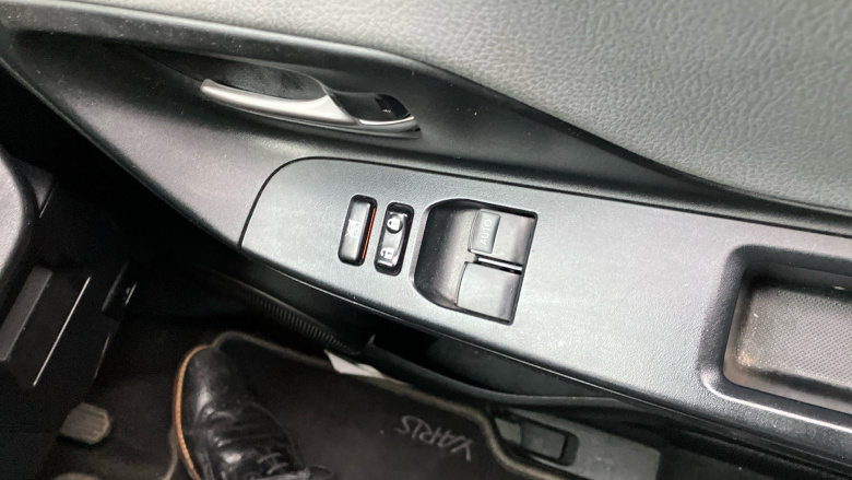 Toyota Yaris 1.33 VVT-i Icon 5dr CVT Petrol Hatchback